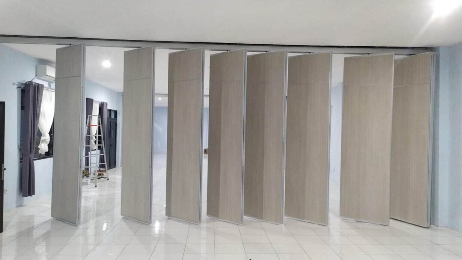 pemasanga partisi geser sorepa di unisba
